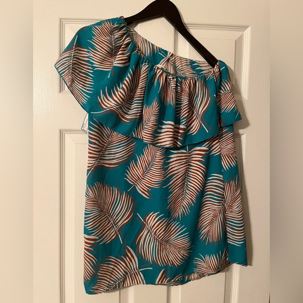 🐠Tyche. One Shoulder Blouse. Size S. Made in USA. Super Cute!!!!! New with Tags.